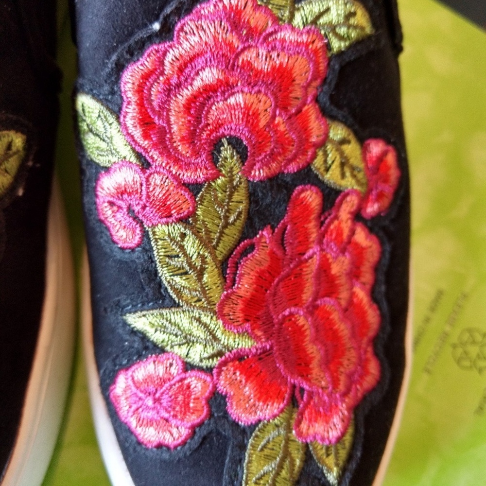 Steve Madden Slip On Sneakers - Picture 4 of 4